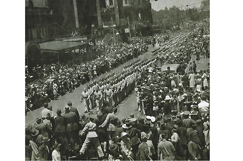 Photograph of US marines march through Melbourne on George Washington's birthday, 22 February 1943