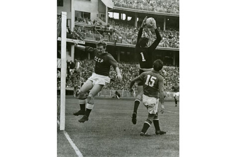 Petar Radenkovic leaps to save the ball in the match between Russia and Yugoslavia