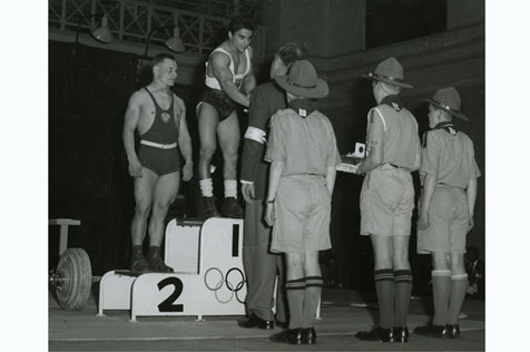 Chuck Vinci (USA) and other winners receive their medals for the bantamweight weightlifting event