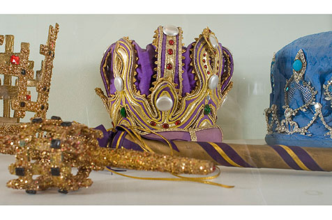Mommba crowns and sceptre