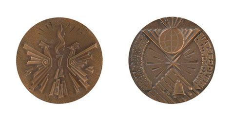 Back and front of round metal medal