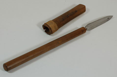Wooden-handled knife with pointer blade and wooden cap