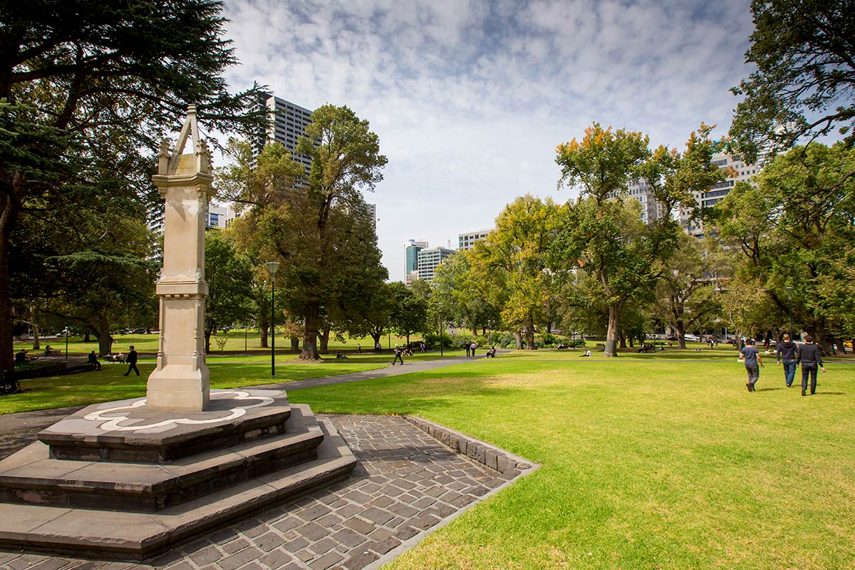 A stone monument on a hilltop in Flagstaff Gardens.