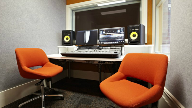 equipment in kathleen syme recording studio