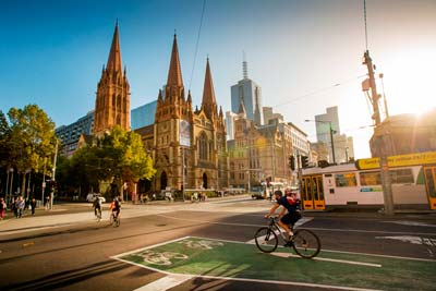 Cyclist in green bike lane at Swanston Street / Flinders Street intersection